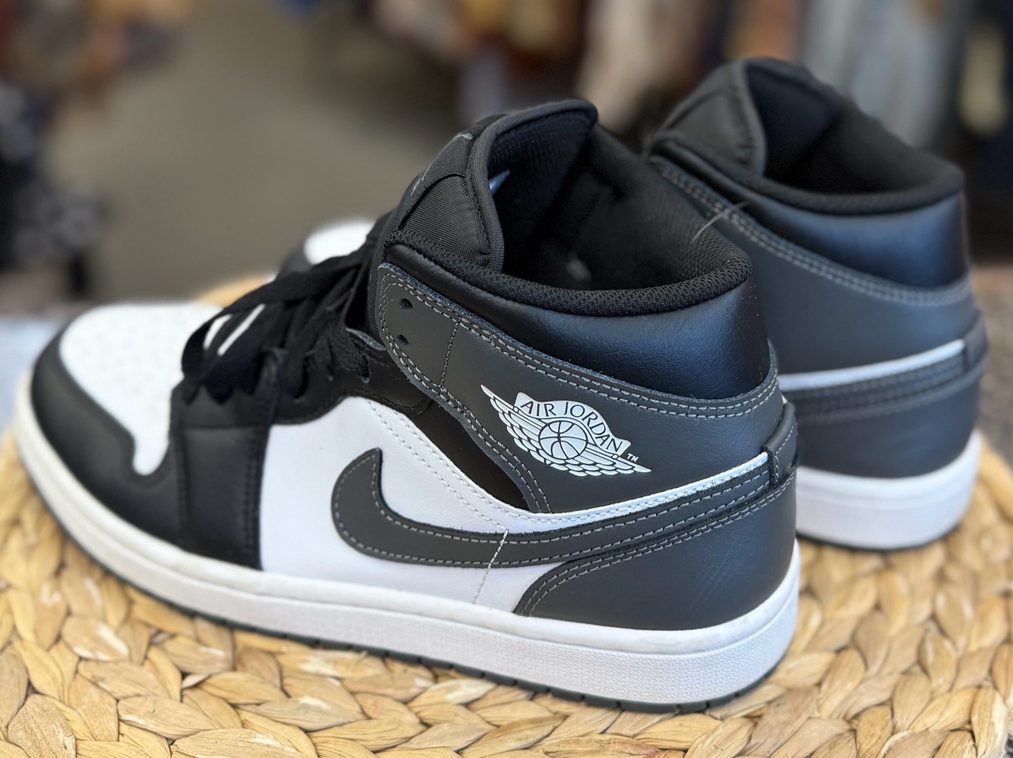 Pre-owned NIKE Black White Trim SHOE SIZE 8 MENS Designer Sneaker