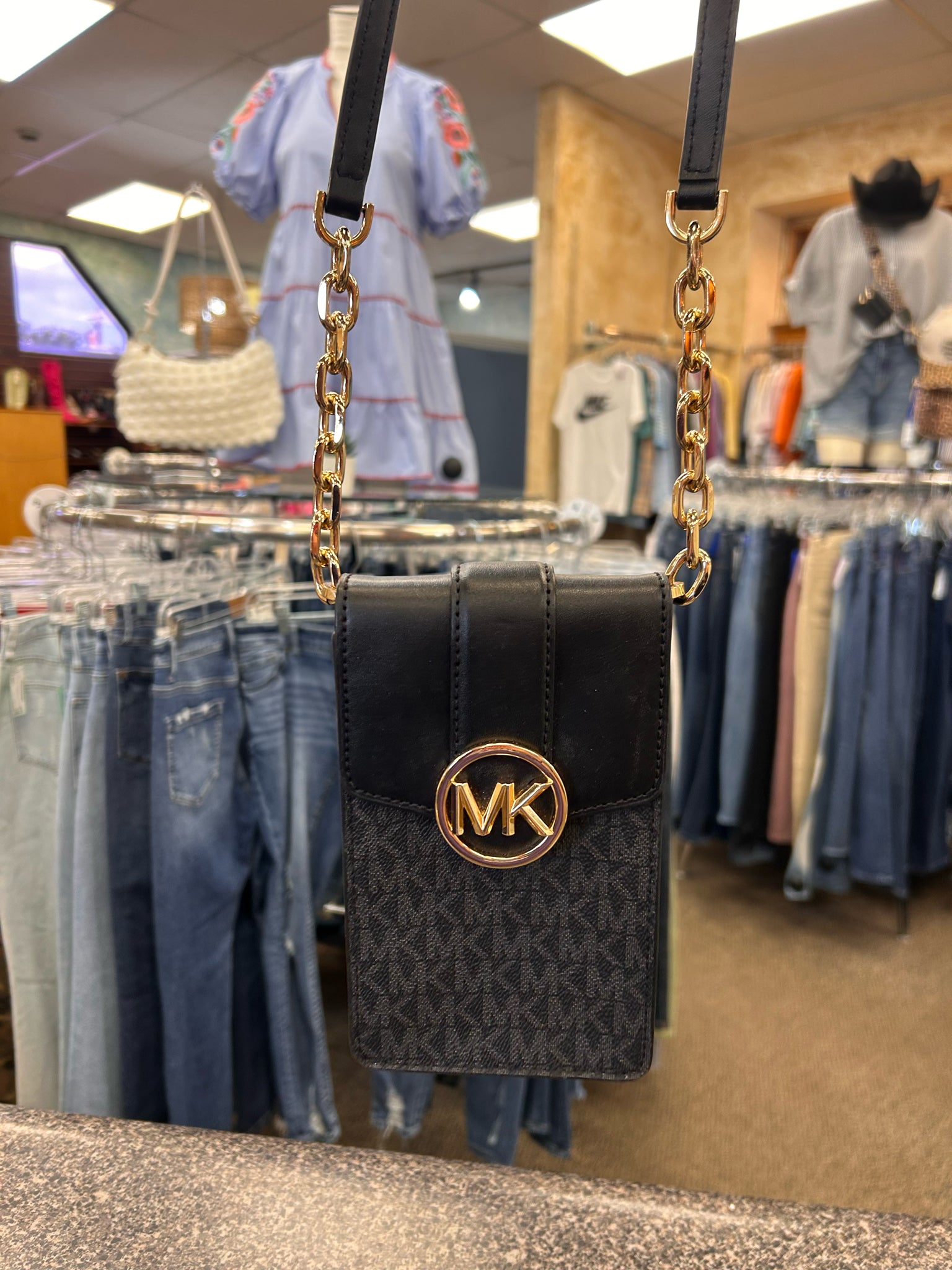 Pre-owned MICHAEL KORS Black Signature Gold Trim Crossbody Designer Purse