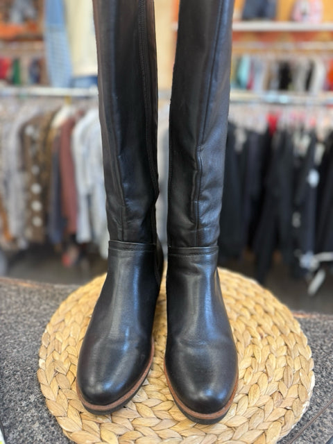 Pre-owned AEROSOLES Black Size 8 Designer Boot