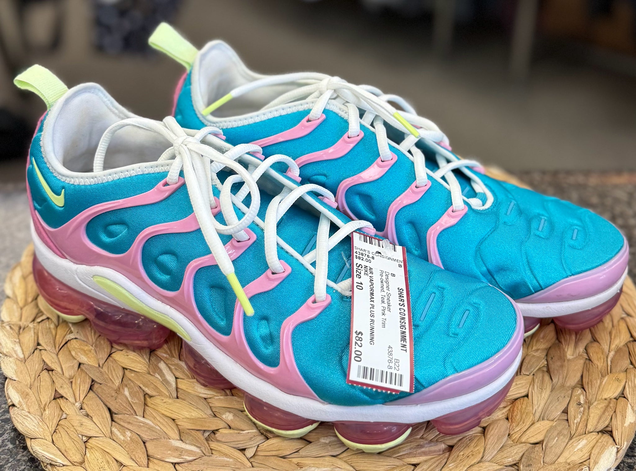 Pre-owned NIKE Teal Pink Trim Size 10 Designer Sneaker