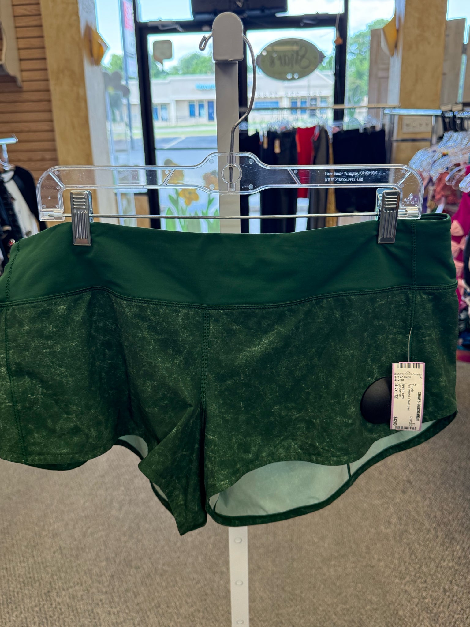 Pre-owned Lululemon Green print Size 12 Shorts