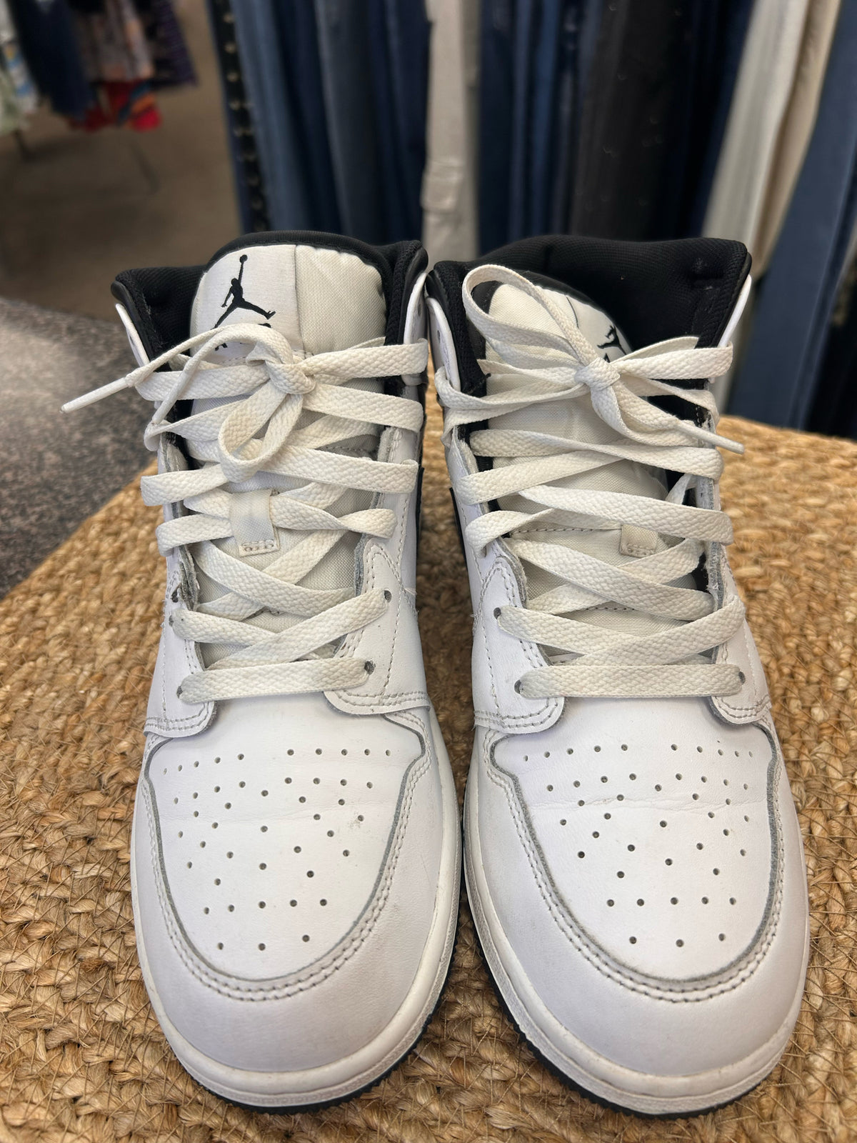 Pre-owned Nike Air Jordan White Black Trim C-SIZE 7 Boys Designer Sneaker
