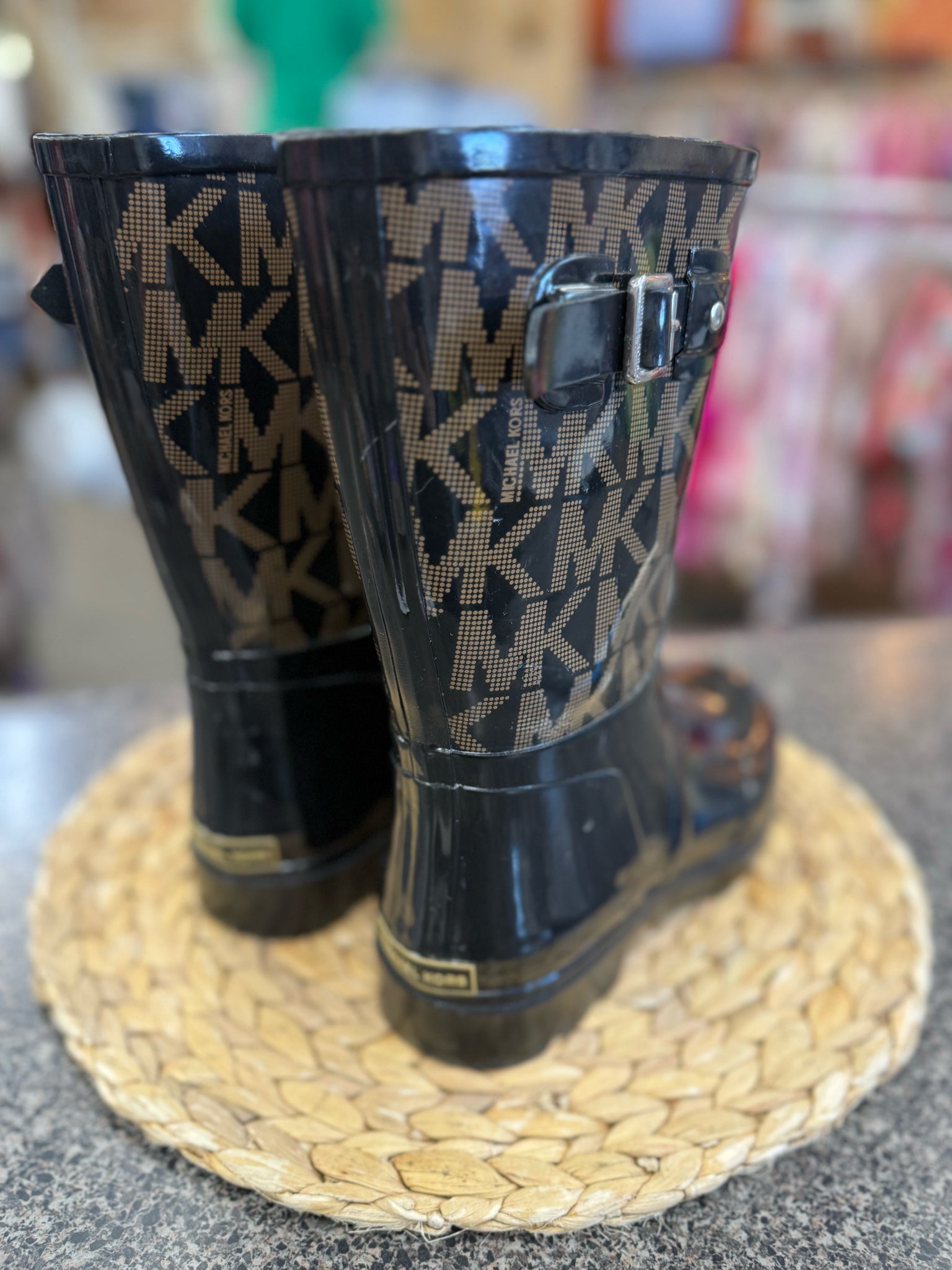 Pre-owned MICHAEL KORS Black patent Brown Signature Size 8 Rainboot