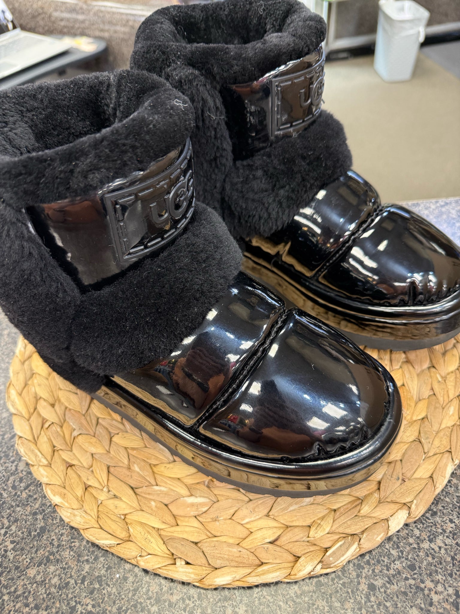 Pre-owned UGG Black Size 7 Designer Bootie