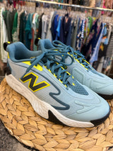 Pre-owned NEW BALANCE Light blue Teal trim Size 9.5 Sneaker