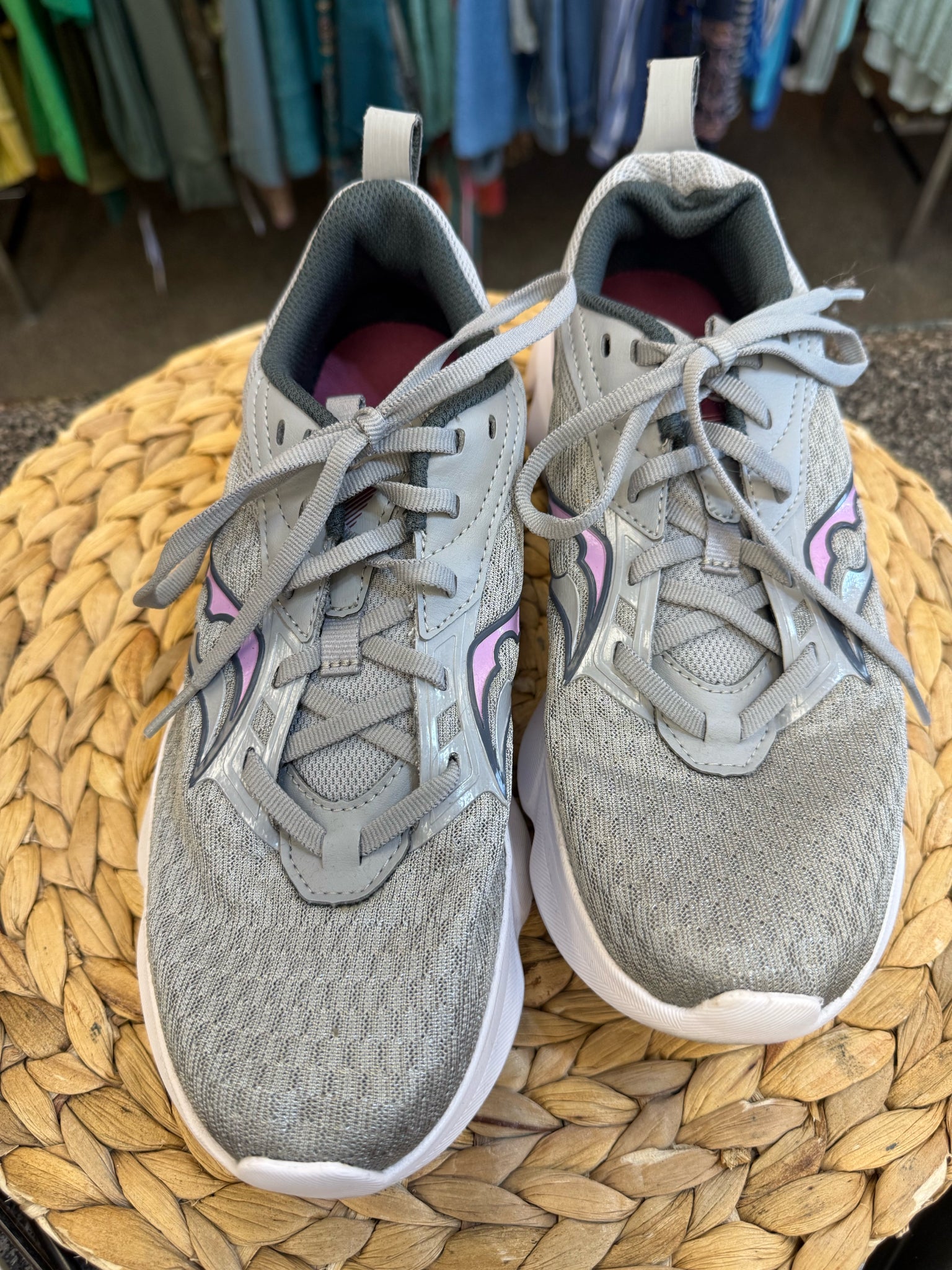 Pre-owned SAUCONY Gray Lavender Size 7.5 Sneaker