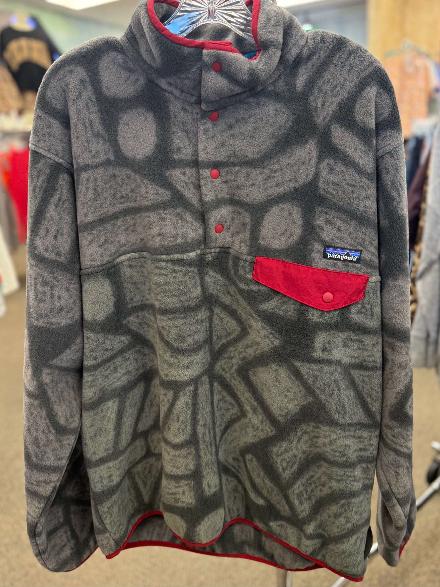Pre-owned PATAGONIA Gray print Red Trim Men Size L Mens Designer Pullover