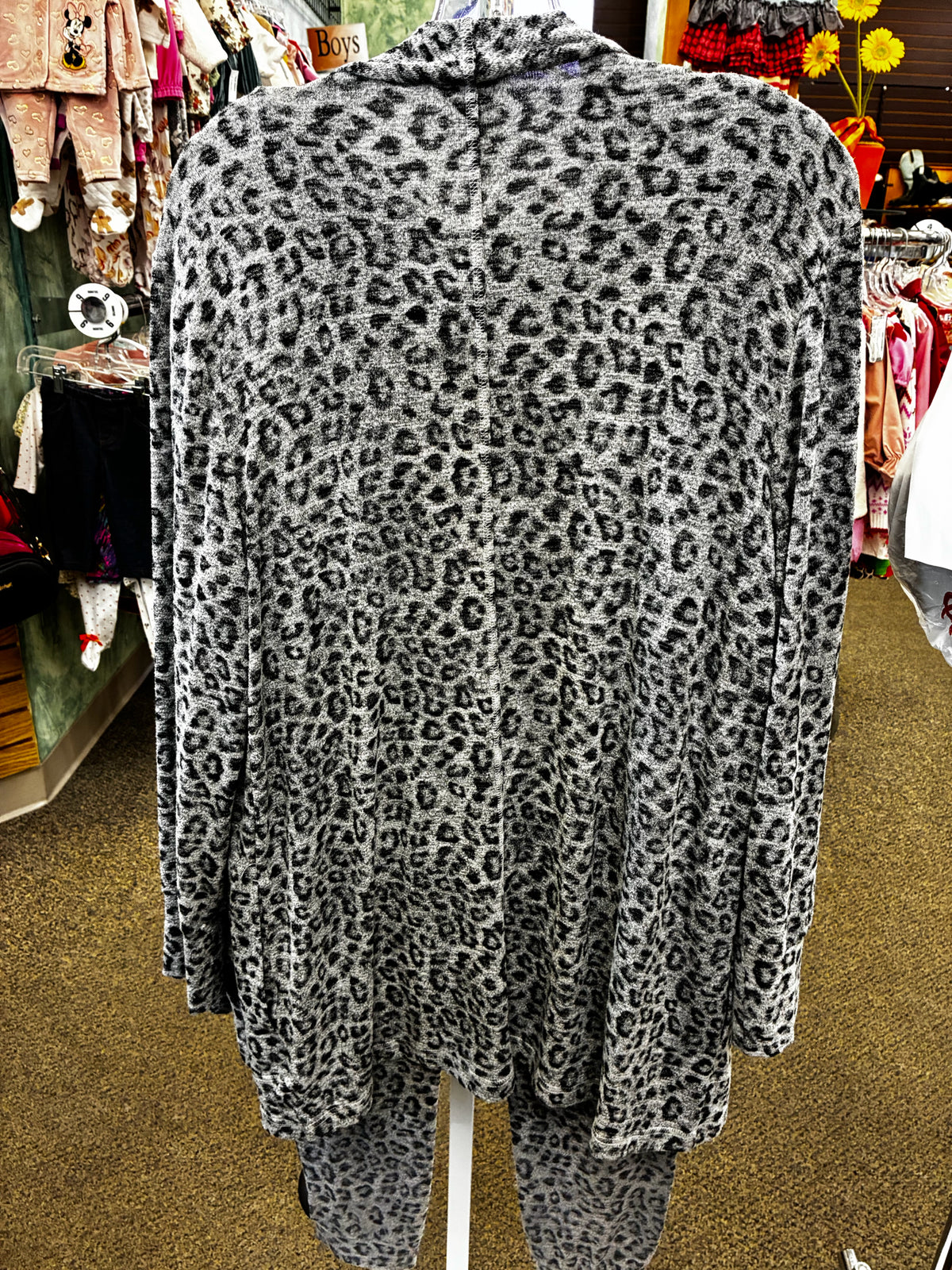 Pre-owned Chico's Light Gray Animal Dark Gray Dr Size 14 Long Sleeve PantSet