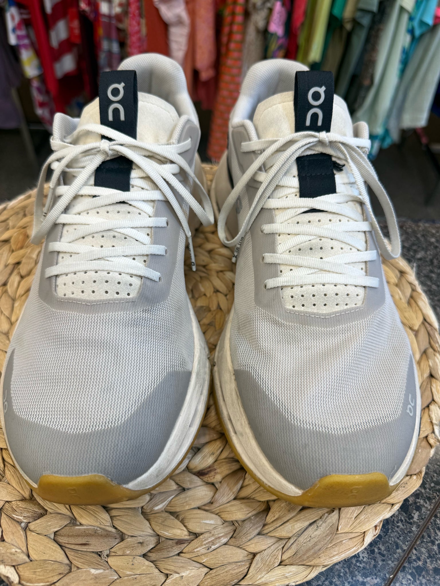 Pre-owned On Cloud Light gray Black Trim SHOE SIZE 11 MENS Designer Sneaker
