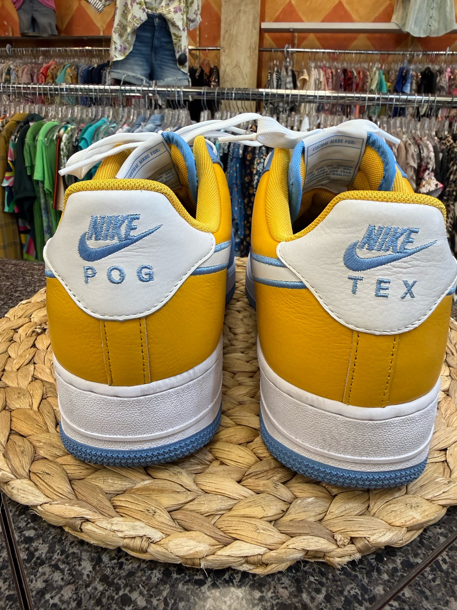 Pre-owned NIKE White Yellow Trim SHOE SIZE 13 MENS Designer Sneaker