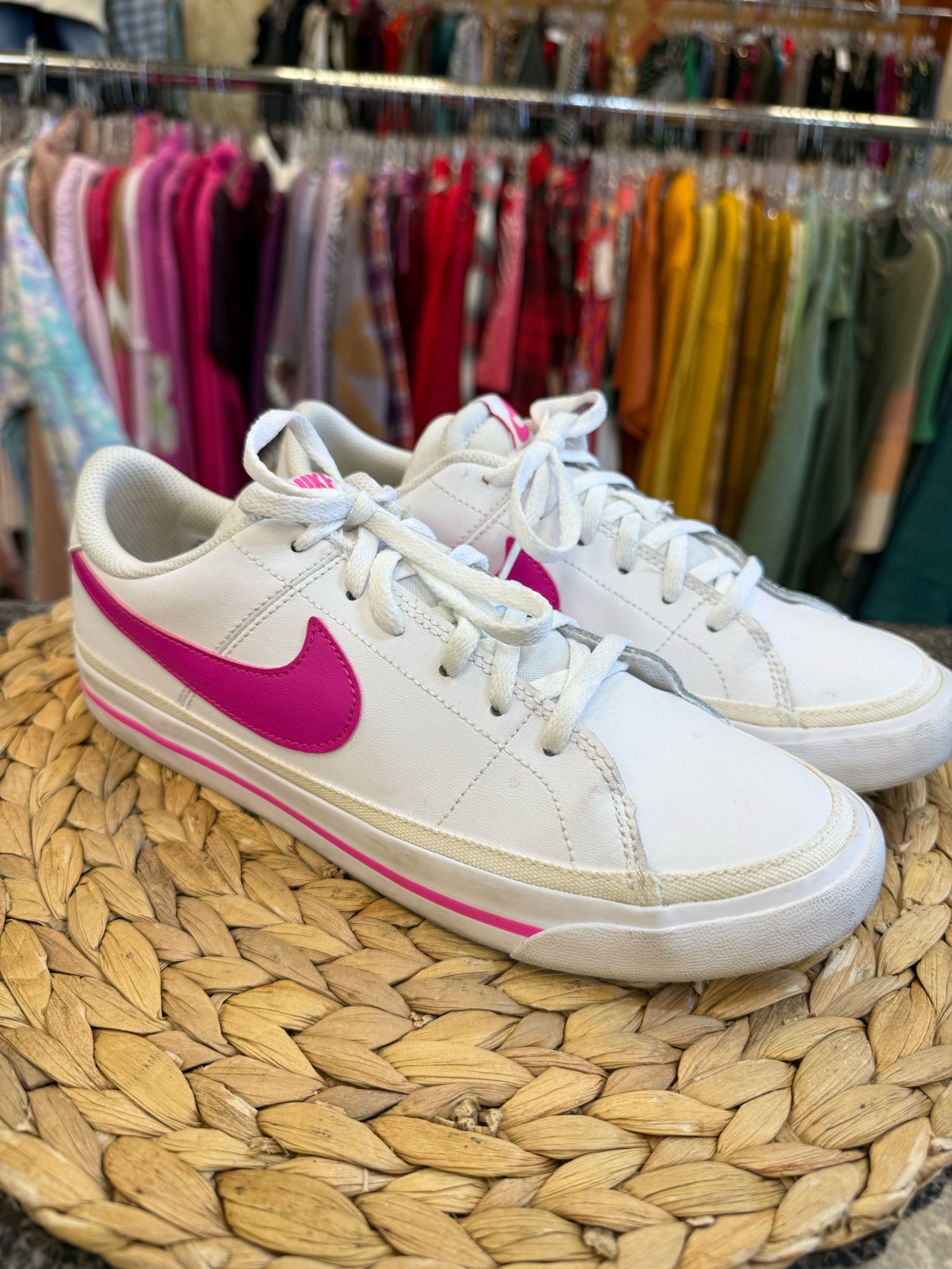 Pre-owned NIKE White Hot Pink Trim Size 7 Sneaker