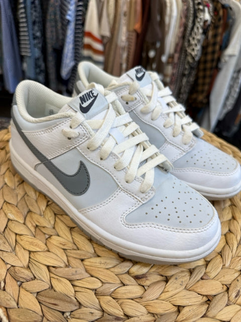 Pre-owned NIKE Light gray White Trim C-SIZE 3.5 Boys Sneaker