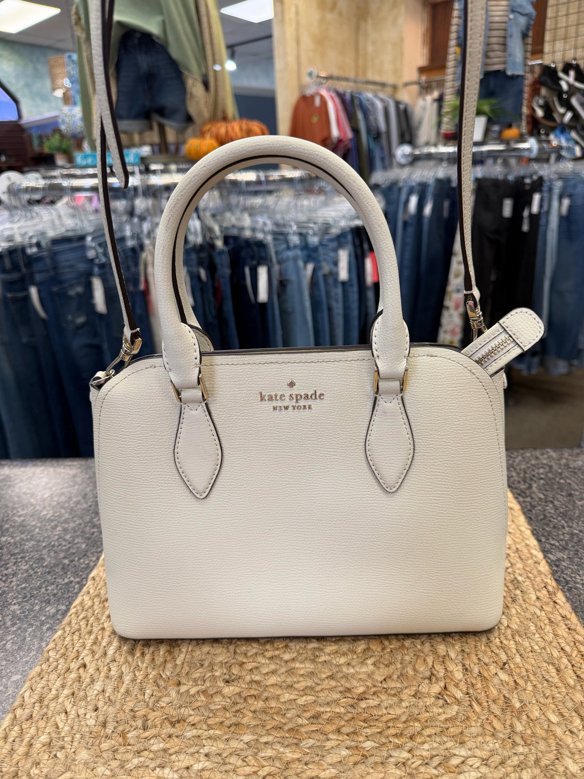 Pre-owned KATE SPADE Cream Gold Trim Shoulder Designer Purse