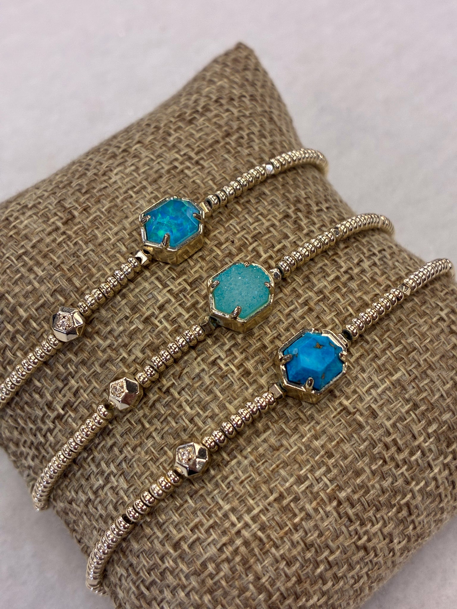 Pre-owned KENDRA SCOTT Gold Teal trim Designer Bracelet