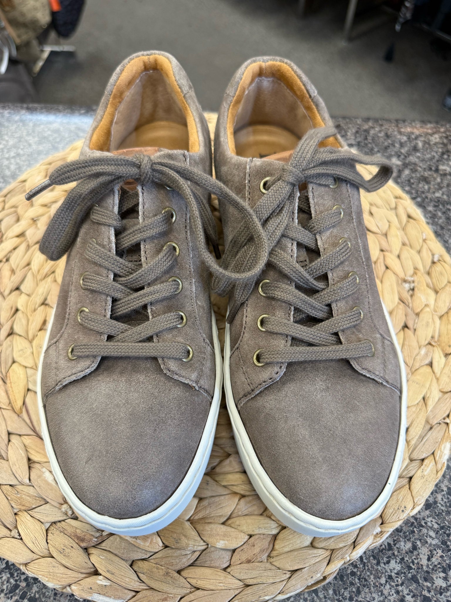 Pre-owned BORN Brown White Trim Size 8.5 Designer Sneaker