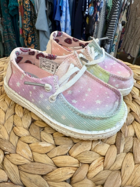 Pre-owned HEY DUDE Pink print Yellow Shoe Size 7 Girls Shoe