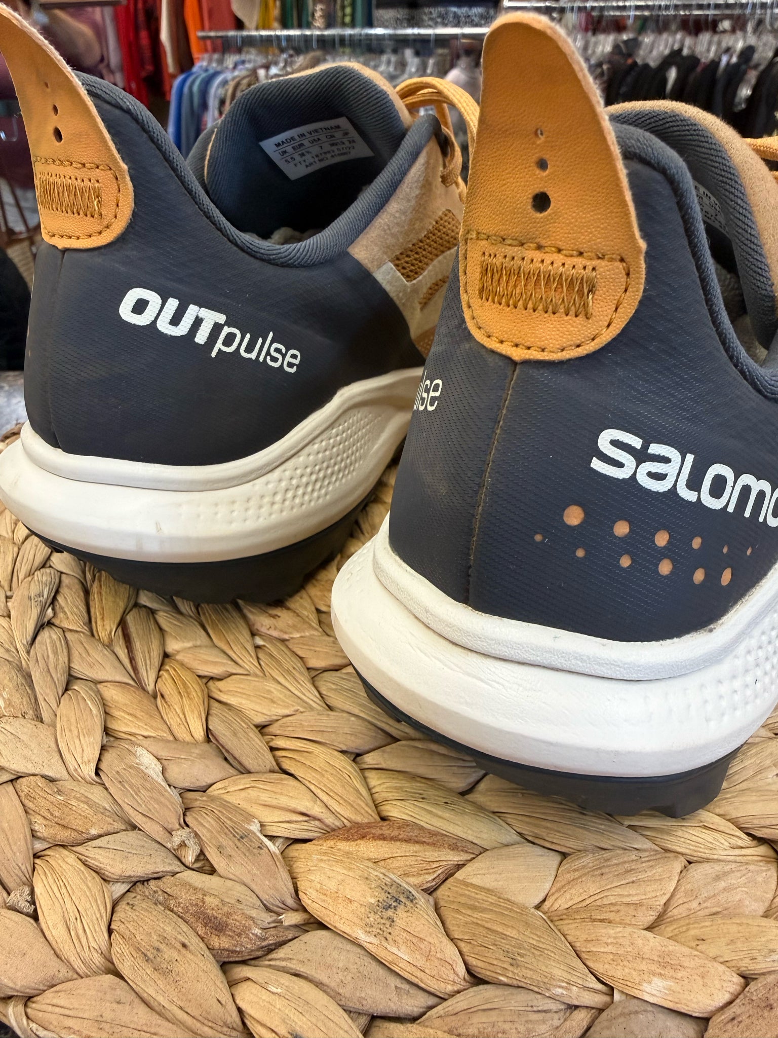 Pre-owned SALOMON Mustard Gray Size 7 Designer Sneaker