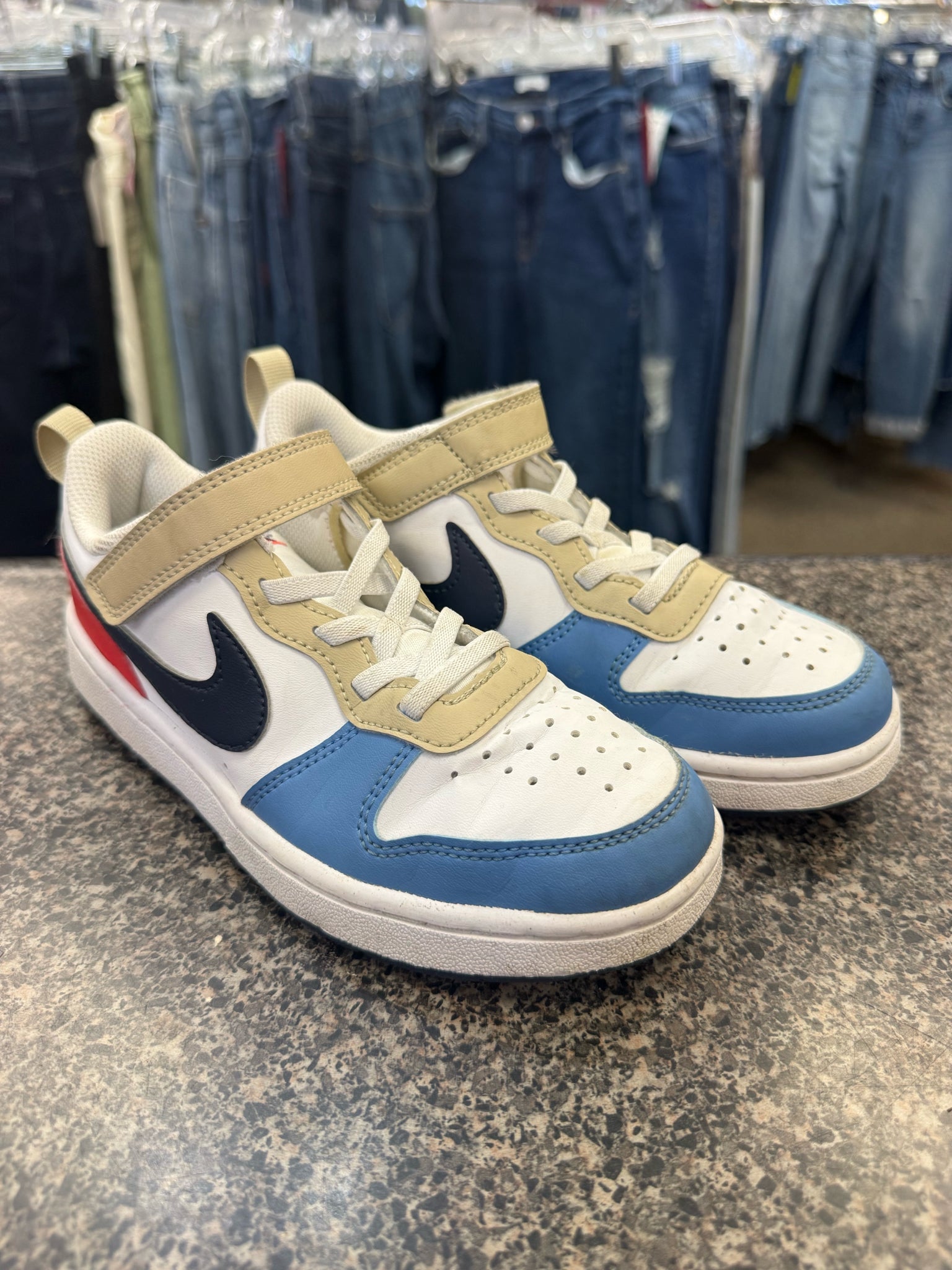 Pre-owned NIKE White Multi Trim Shoe Size 1 GIRLS Designer Sneaker