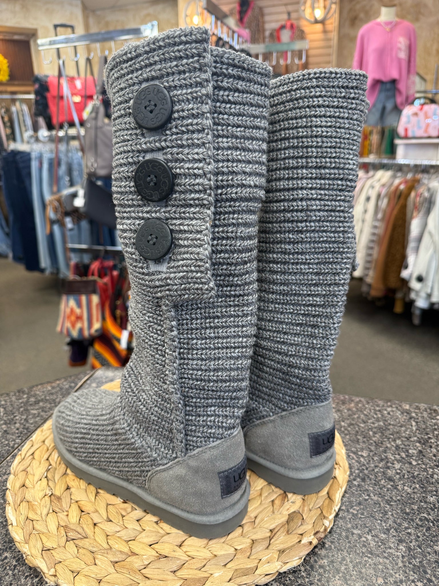 Pre-owned UGG Gray Size 7 Designer Boot