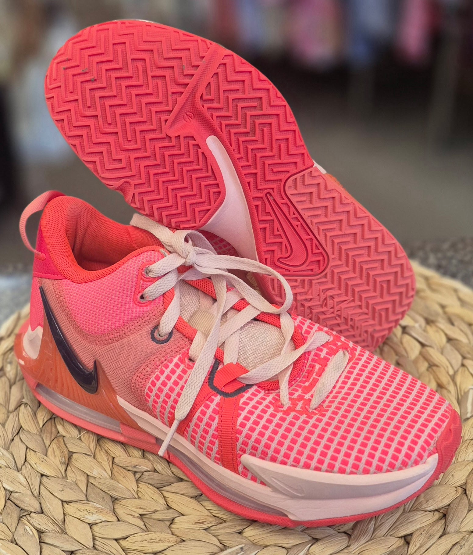 Pre-owned NIKE Orange Cream Trim SHOE SIZE 7.5 MENS Designer Sneaker
