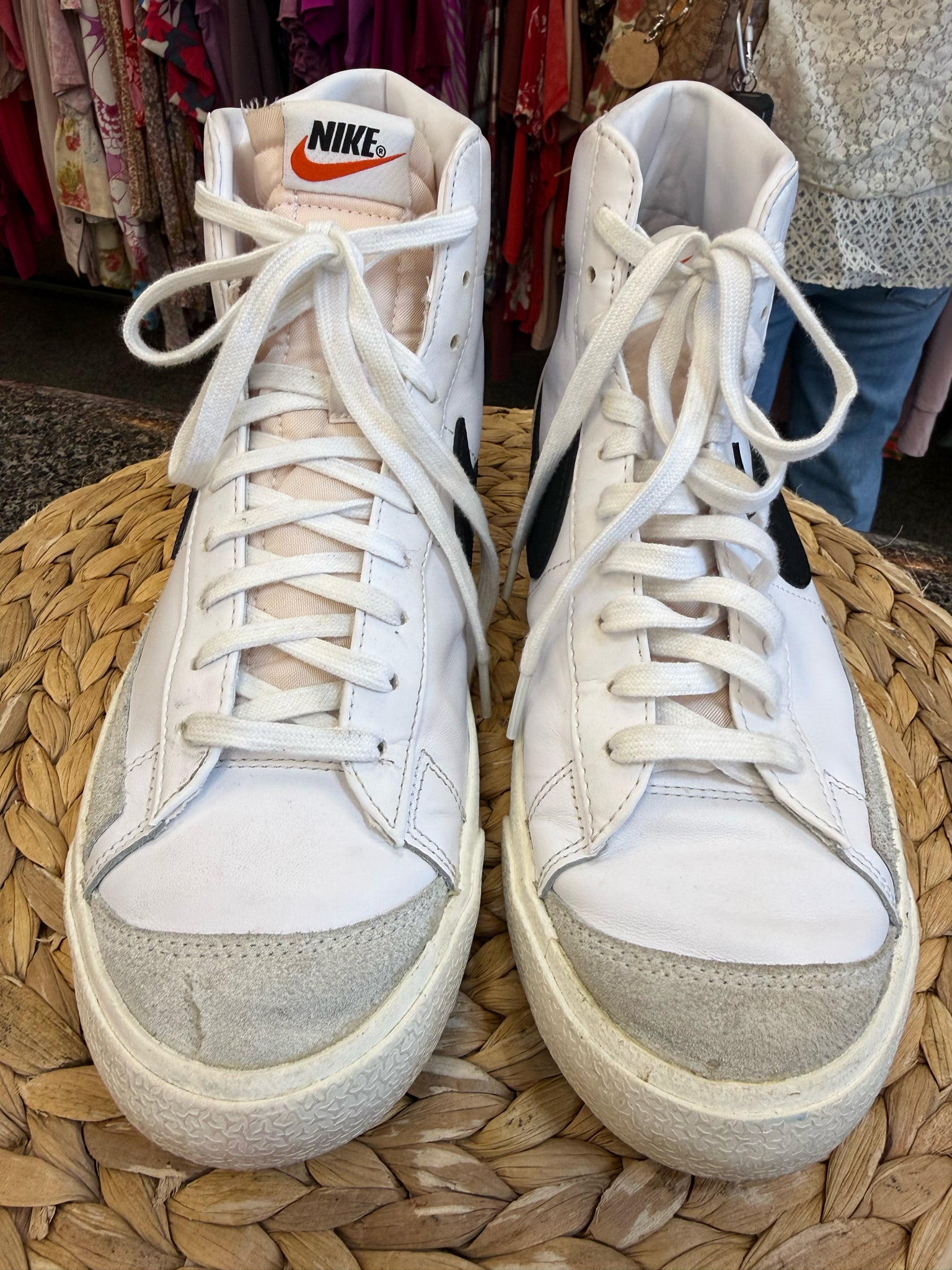 Pre-owned NIKE White Black Trim SHOE SIZE 10.5 MENS Sneakers
