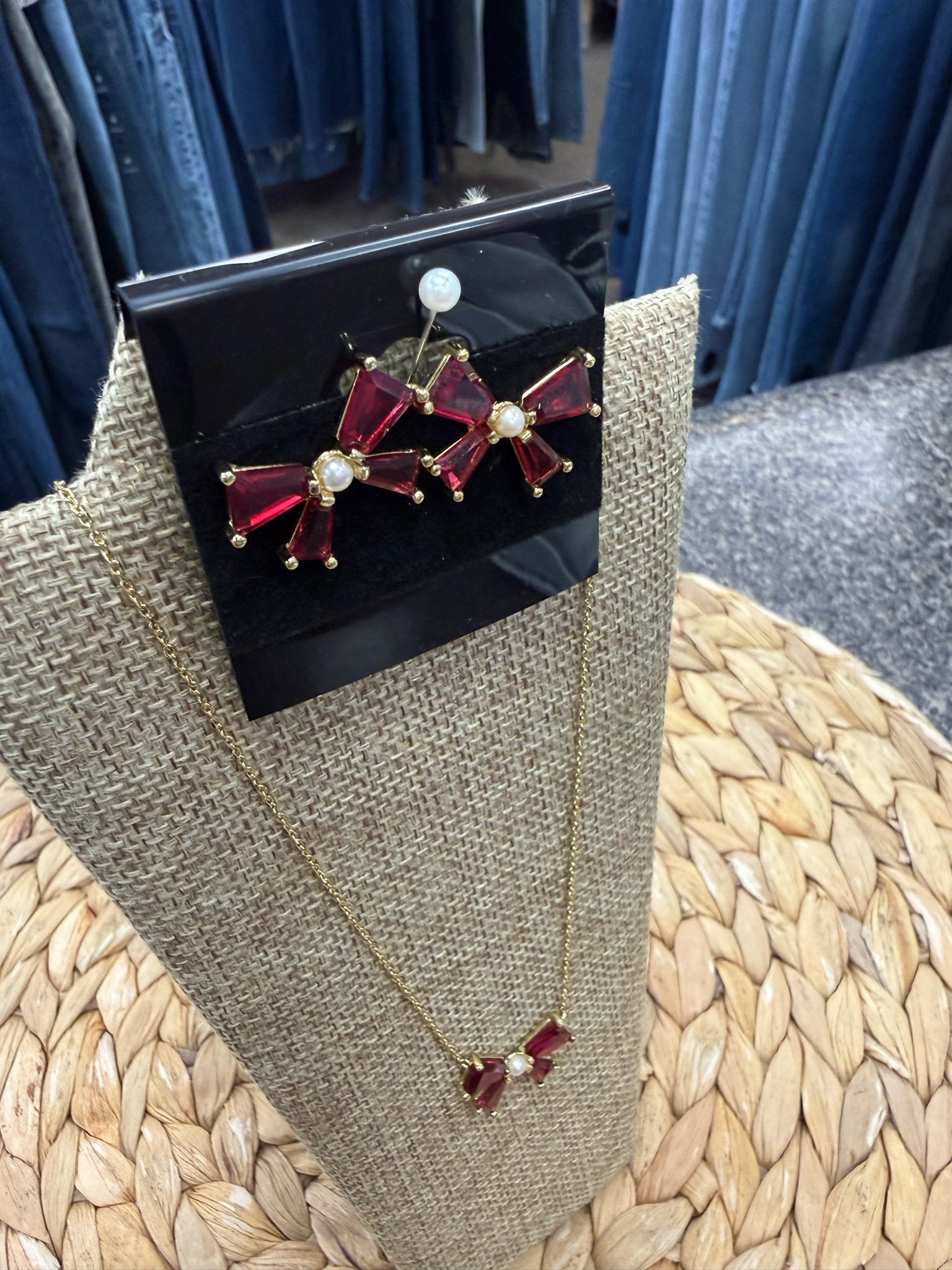 Pre-owned KENDRA SCOTT Red Gold Designer Necklace Set