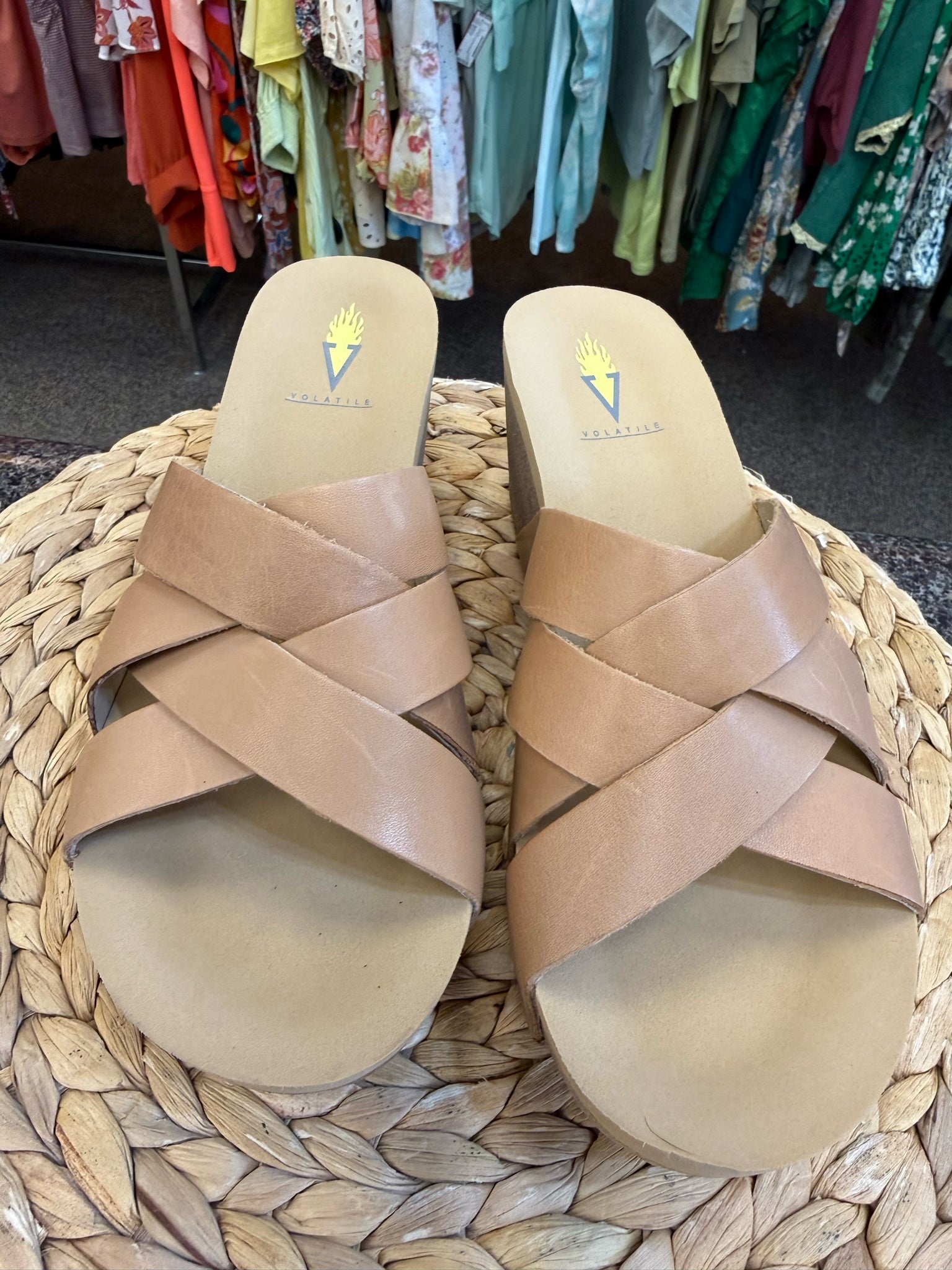 Pre-owned VOLATILE Tan Size 8 Sandal