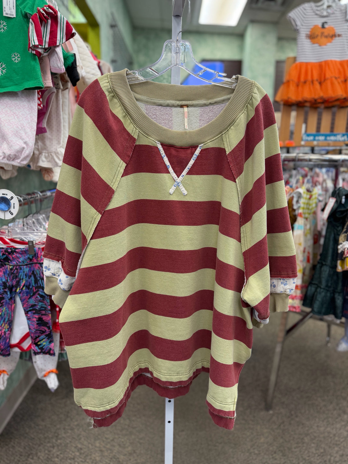 Pre-owned FREE PEOPLE Light green Wine Stripe Size 1X Short Sleeve Sweatshirt
