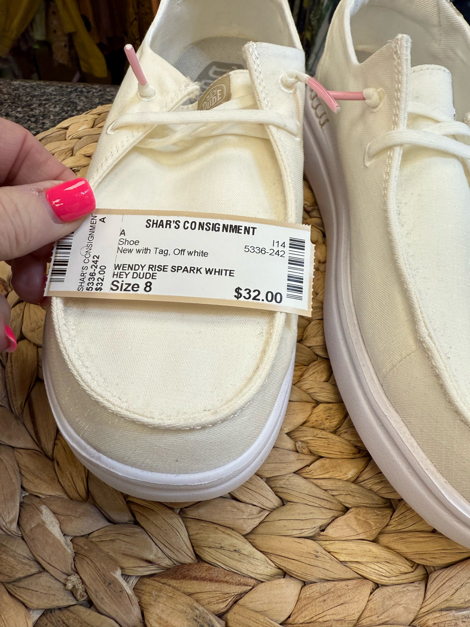 New with Tag HEY DUDE Off white Size 8 Shoe