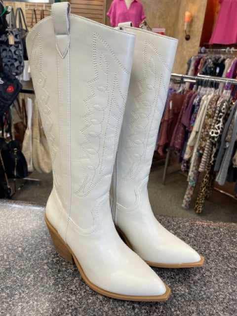 New  Without Tag Hey Girl Cream Size 7 Boot