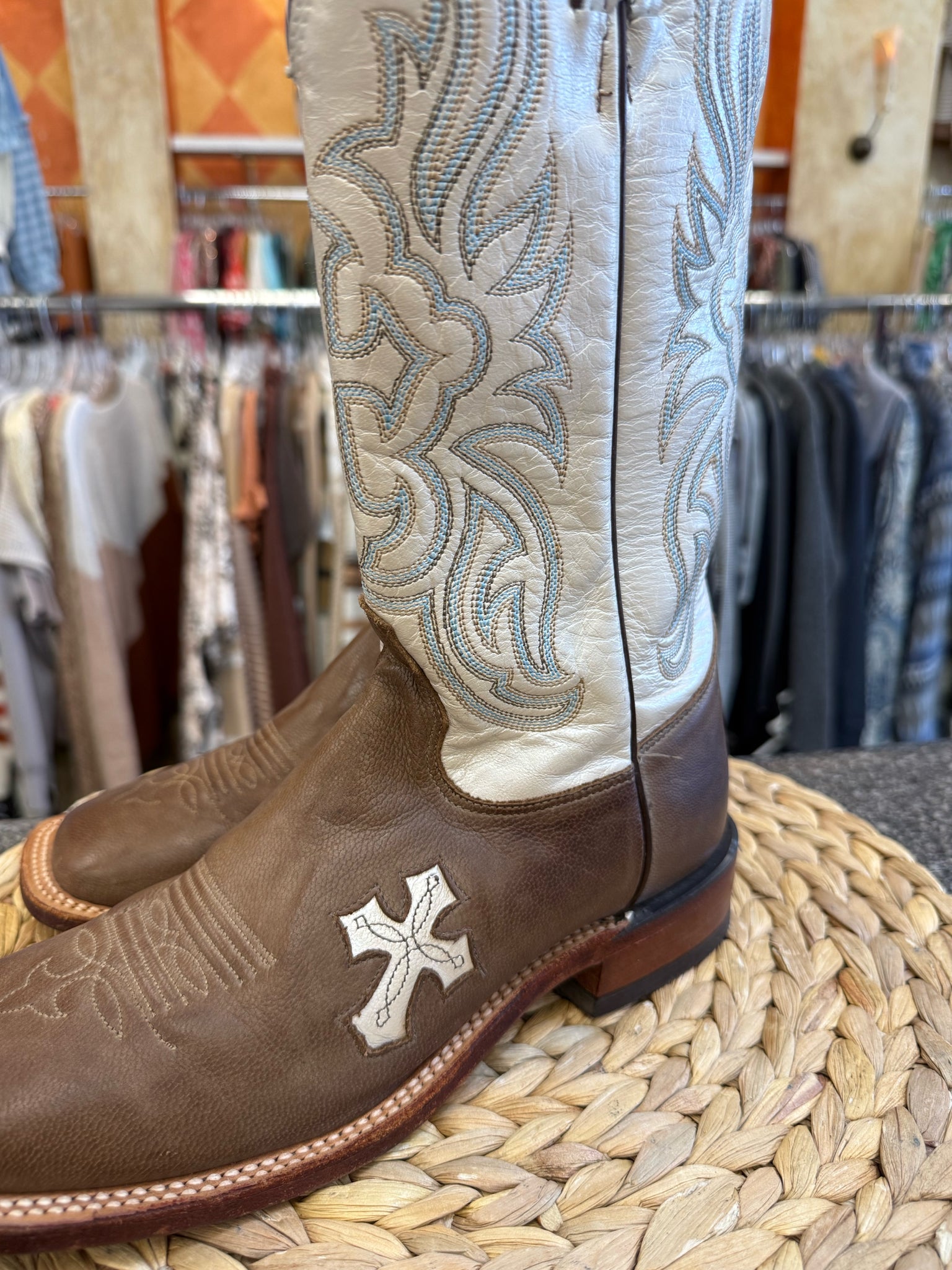 Pre-owned TONY LAMA Tan Opal Size 7.5 Designer Boot
