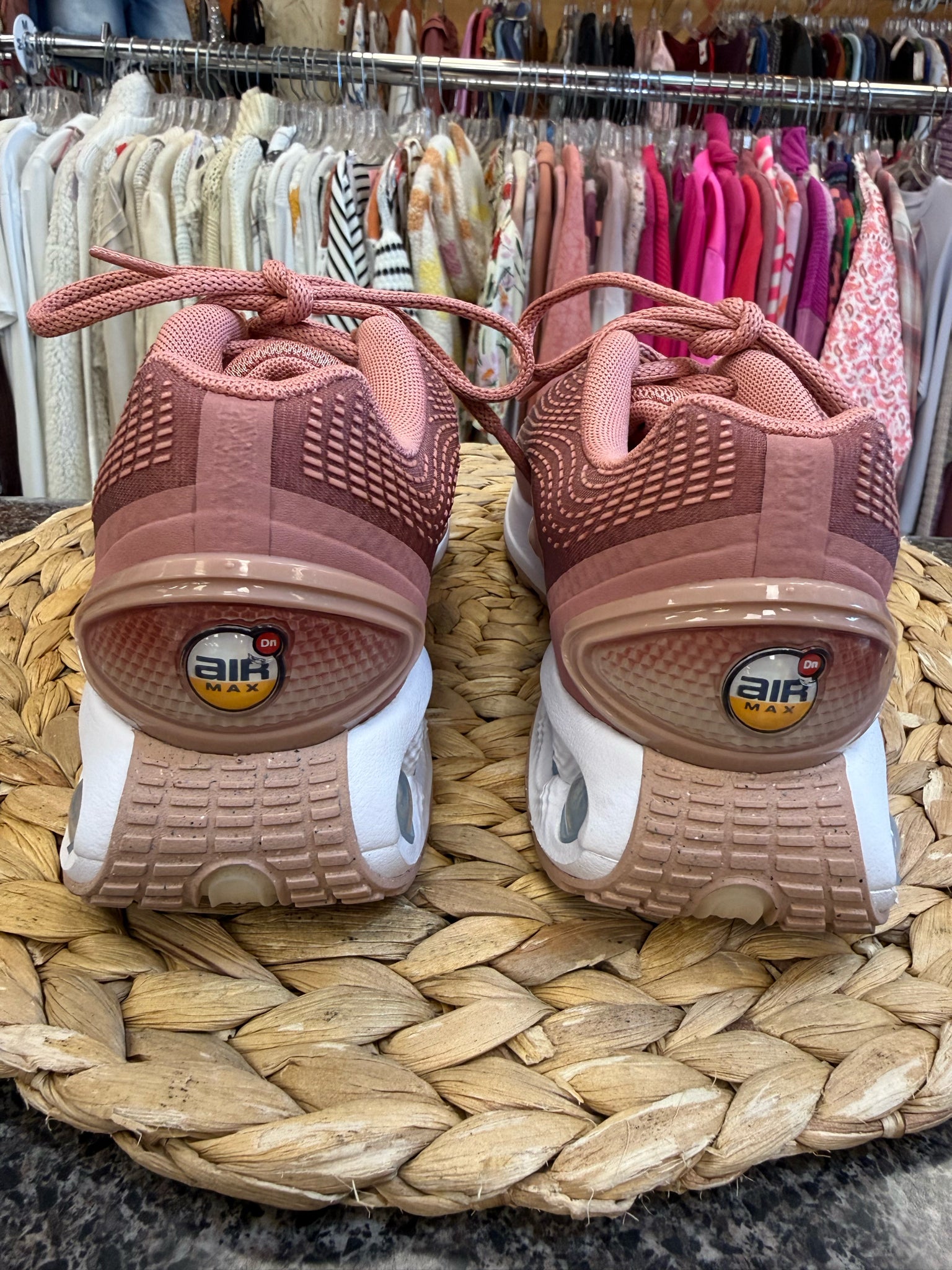 Pre-owned NIKE Dusty pink Size 6.5 Designer Sneaker