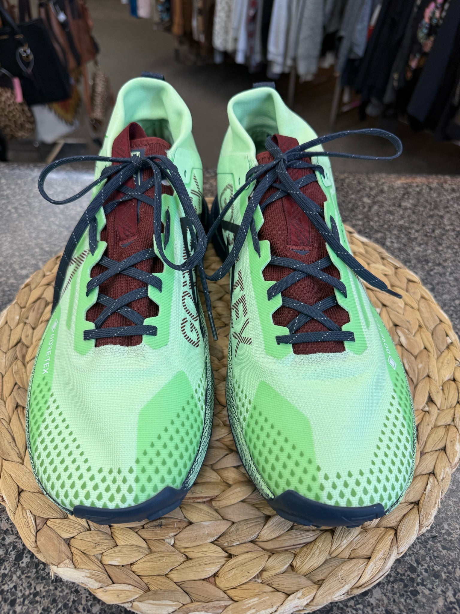 Pre-owned NIKE Lime green Black Trim SHOE SIZE 13 MENS Designer Sneaker