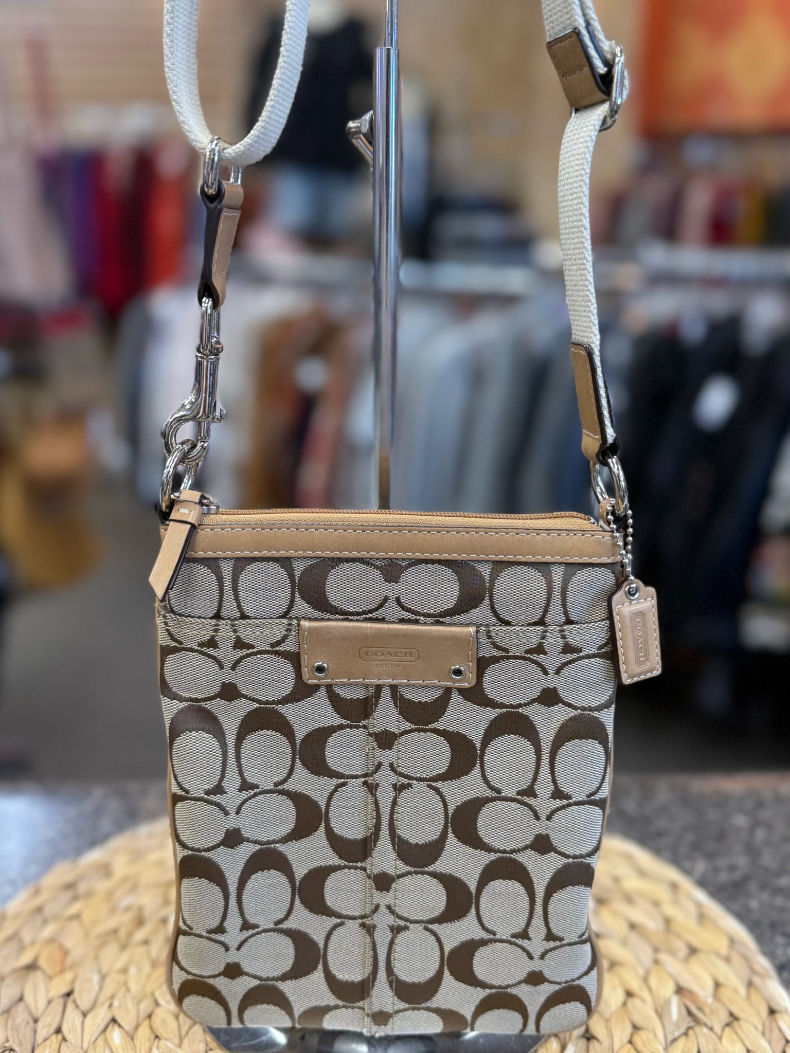 Pre-owned COACH Tan Signature Tan Crossbody Designer Purse