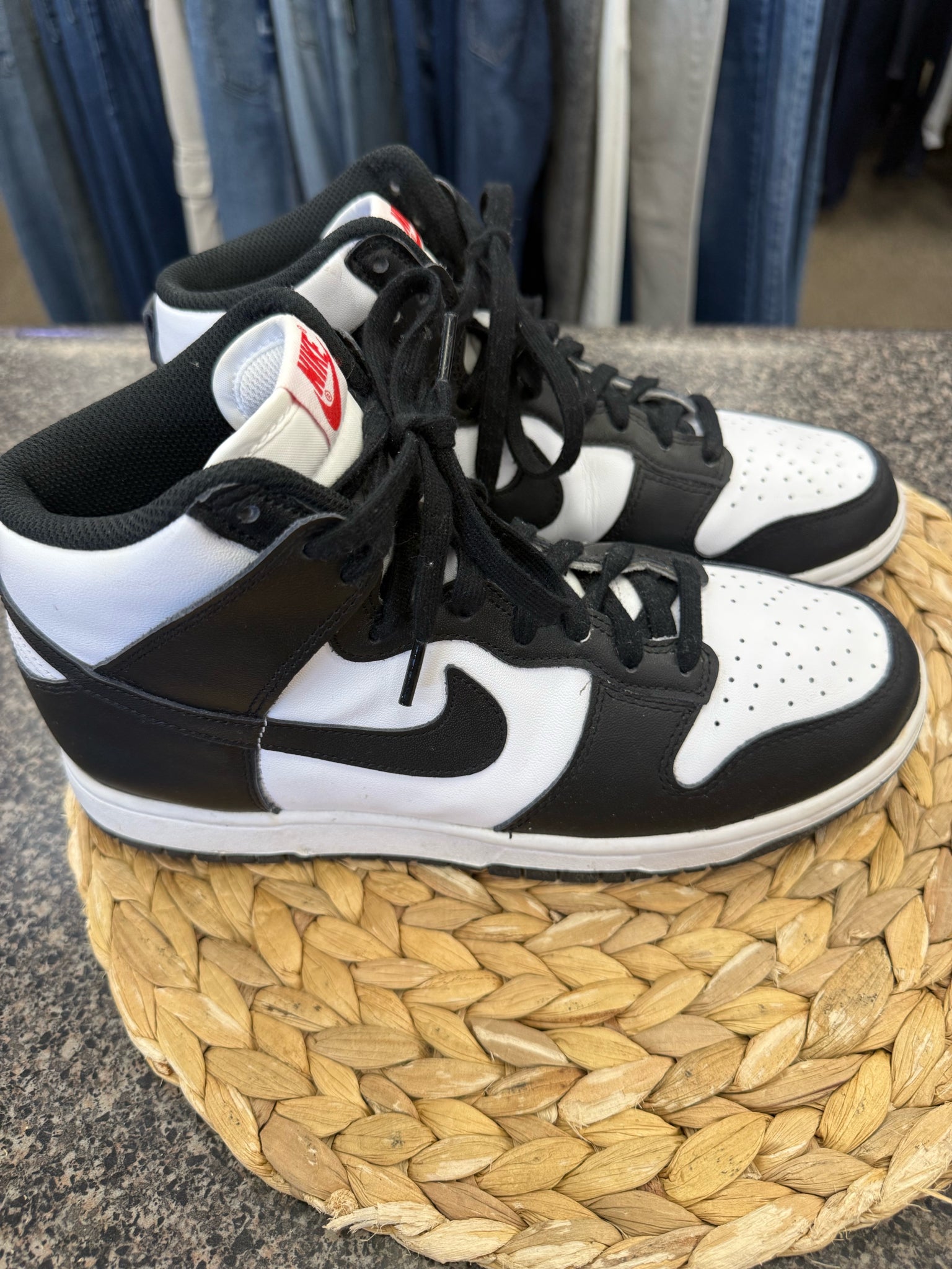 Pre-owned NIKE Black White Size 9.5 Designer Sneaker