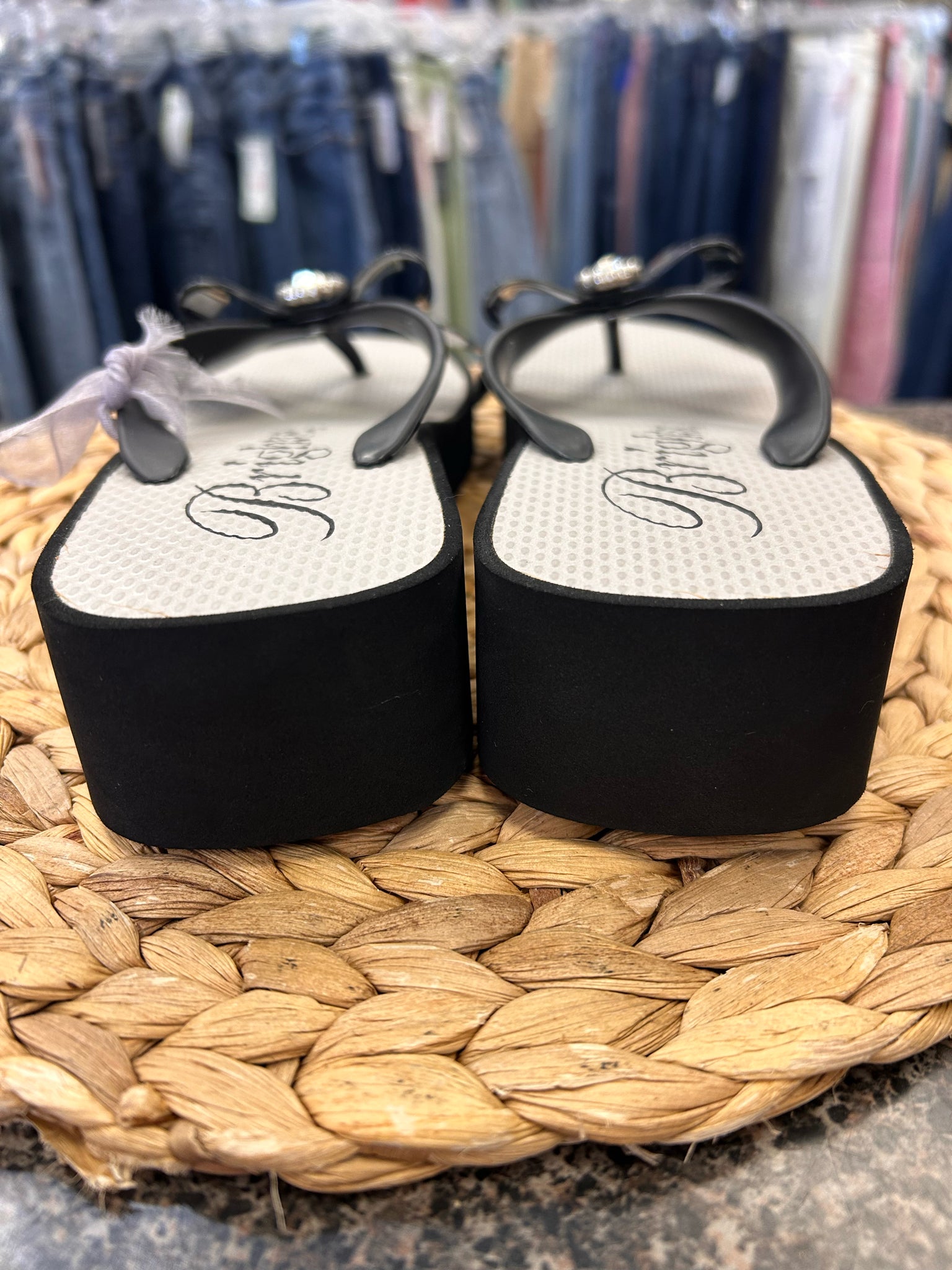 Pre-owned BRIGHTON Black Gray Inside Size 9 Sandal