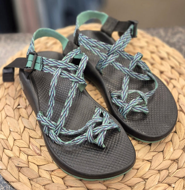 Pre-owned CHACO Green print Black Size 8 Designer Sandal