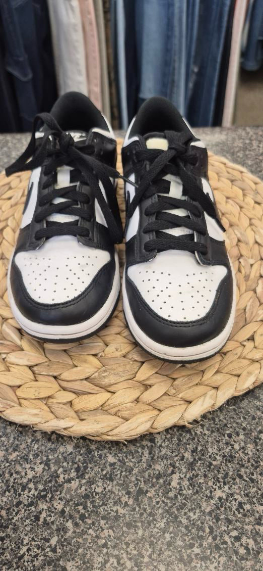 Pre-owned NIKE Black White Trim Size 5 Designer Sneaker