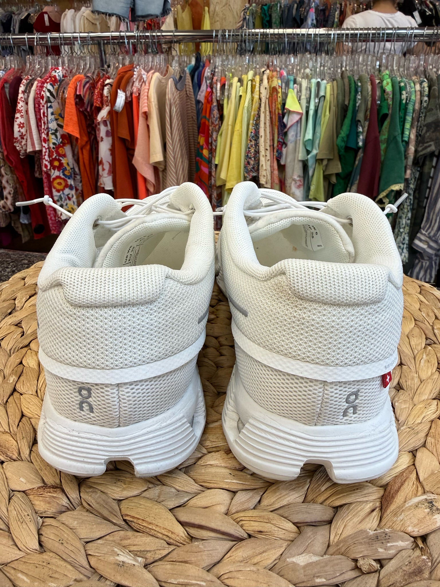 Pre-owned On Cloud White Size 8 Designer Sneaker