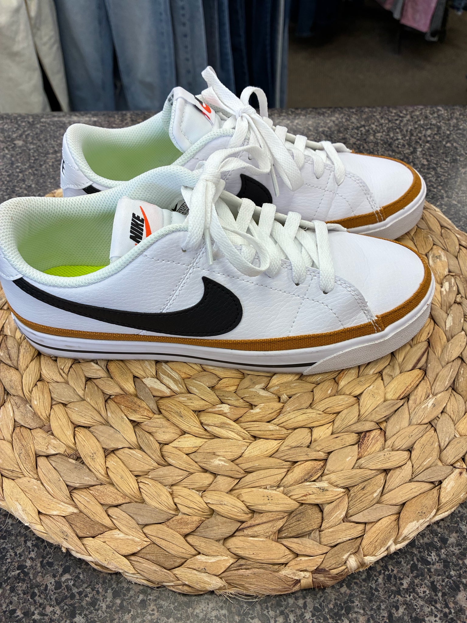 Pre-owned NIKE White Brown Trim Size 8 Sneaker