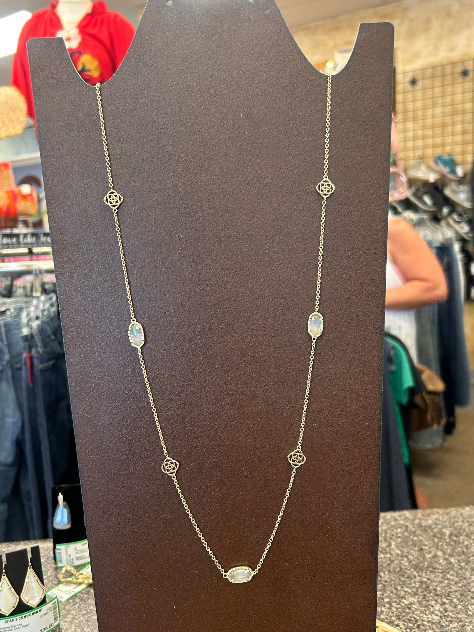 Pre-owned KENDRA SCOTT Gold Iridescent Designer Necklace
