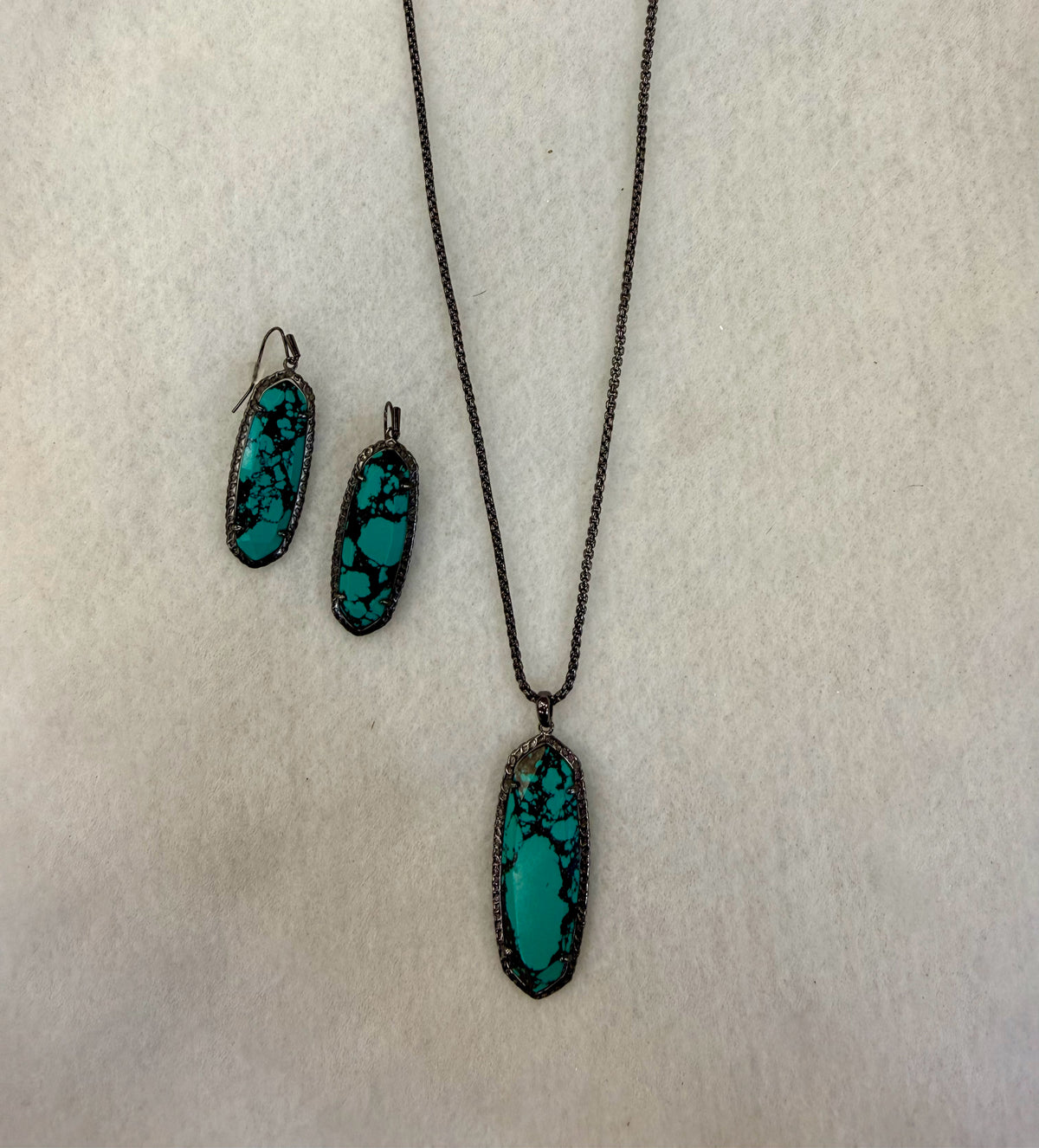 Pre-owned KENDRA SCOTT Black Turquoise Designer Necklace Set