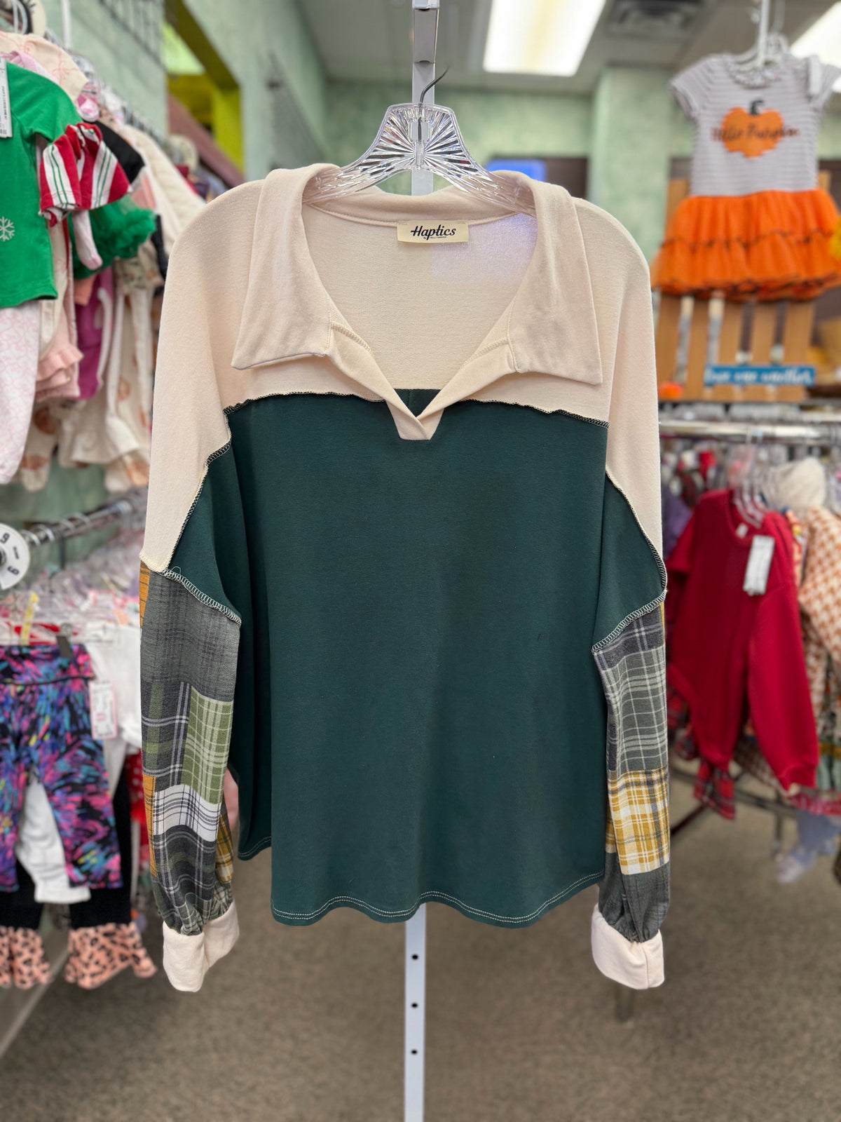 Pre-owned HAPTICS Cream Dark Green Size: 1X Long Sleeve Blouse