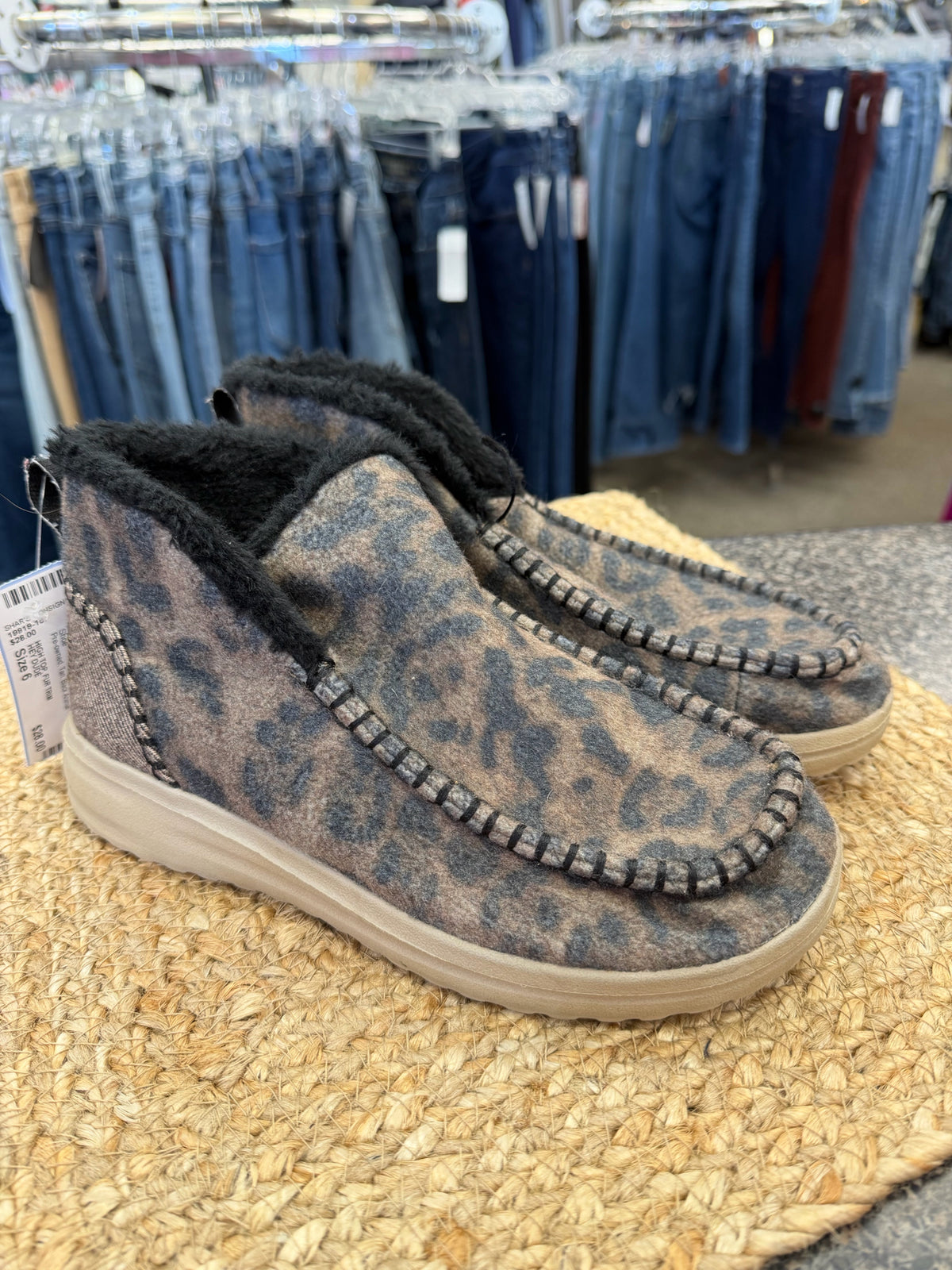 Pre-owned HEY DUDE Tan Black Animal Size 6 Shoe