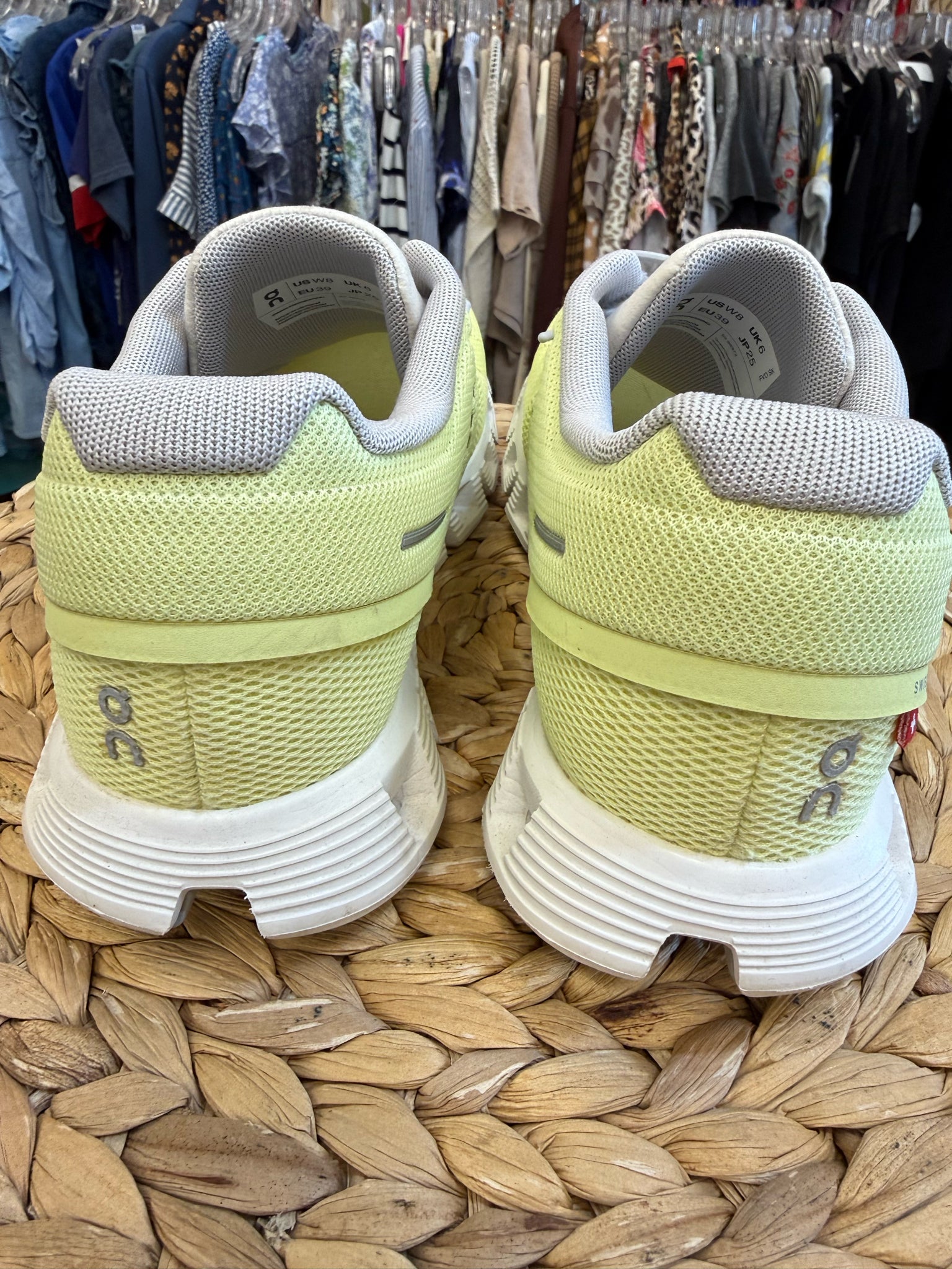 Pre-owned On Cloud Yellow Size 8 Designer Sneaker