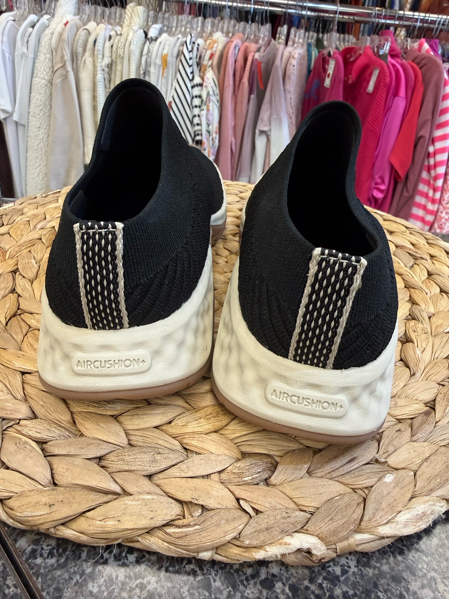 Pre-owned MERRELL Black Size 7.5 Designer Sneaker