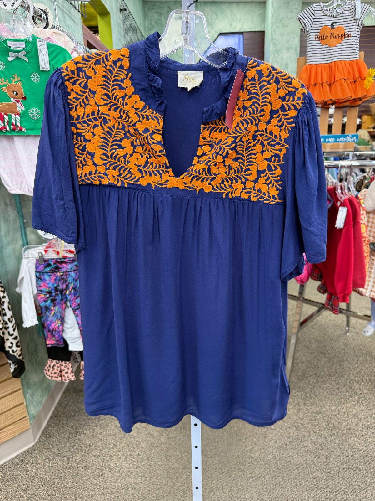 Pre-owned Layerz Navy Orange Trim Size: M Short Sleeve Blouse