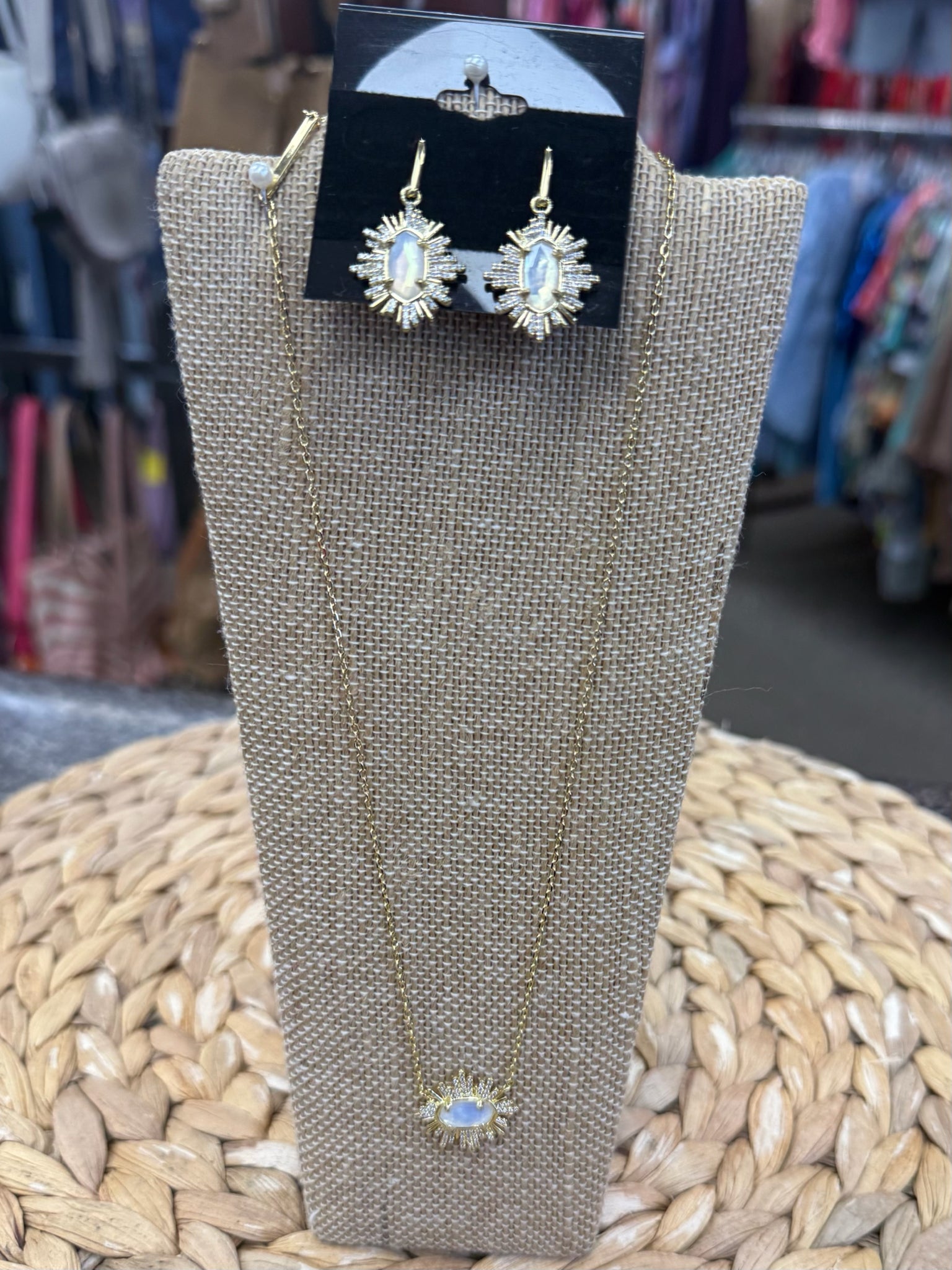 Pre-owned KENDRA SCOTT Gold Pearl Designer Necklace Set