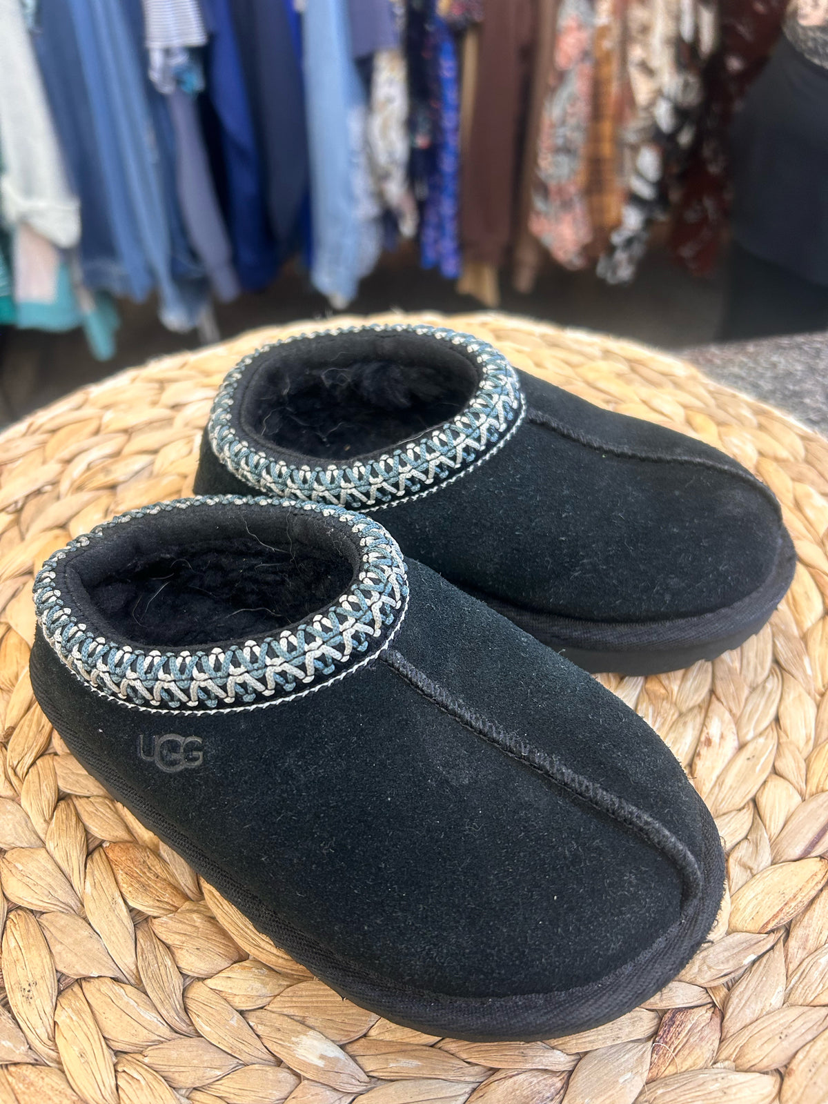 Pre-owned UGG Black Teal trim Shoe Size 9 Girls Shoe