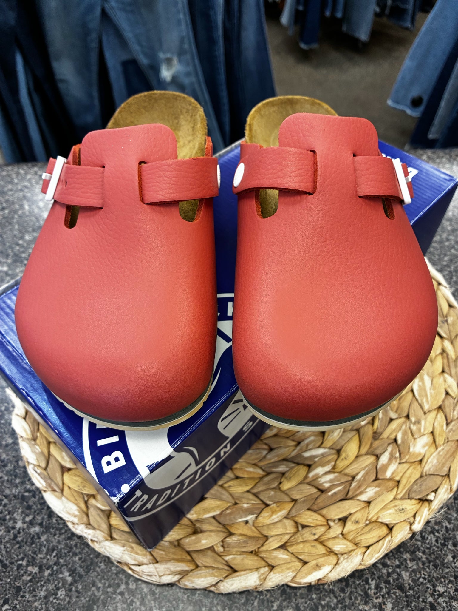 New with Tag BIRKENSTOCK Dusty Rose Cream Trim Size 5 Designer Shoe